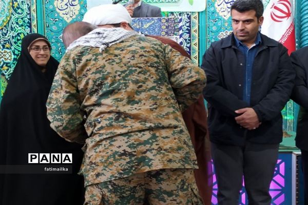 تقدیر از فرهنگیان منتخب و دانش‌آموز برگزیده‌ در شهرستان فیروزکوه