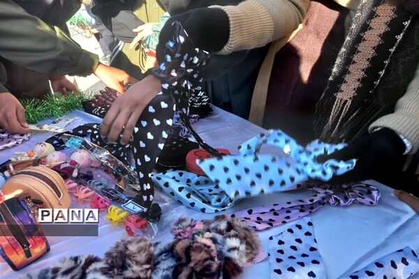 برپایی بازارچه کسب و کار دانش‌آموزی در دبیرستان مرضیه