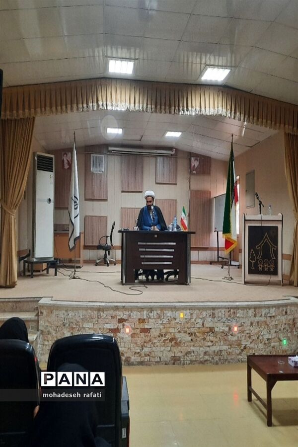 جلسه هم‌اندیشی پیشکسوتان( عهد ماندگار) در اردوگاه ثامن الحجج