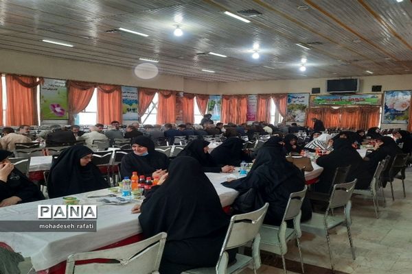 جلسه هم‌اندیشی پیشکسوتان( عهد ماندگار) در اردوگاه ثامن الحجج