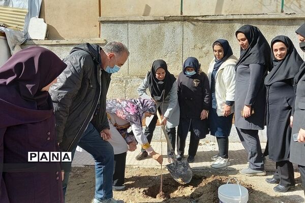 آیین روز درختکاری در مدارس رودهن