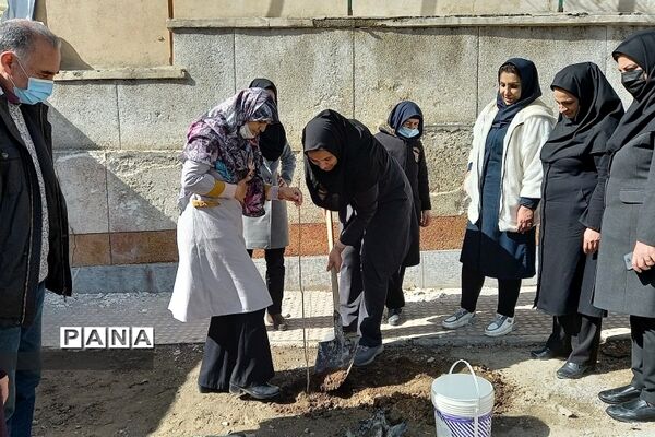 آیین روز درختکاری در مدارس رودهن
