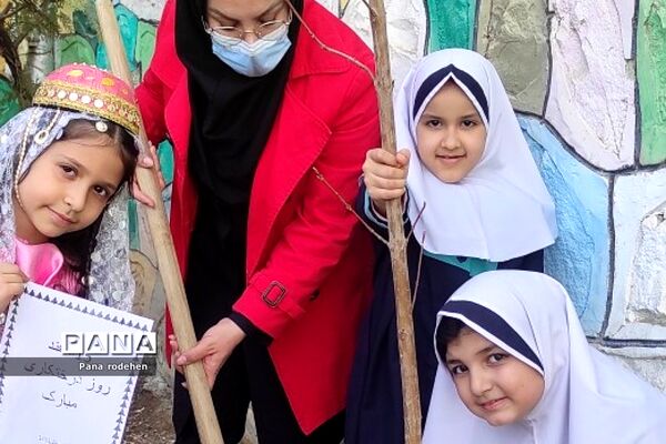 آیین روز درختکاری در مدارس رودهن