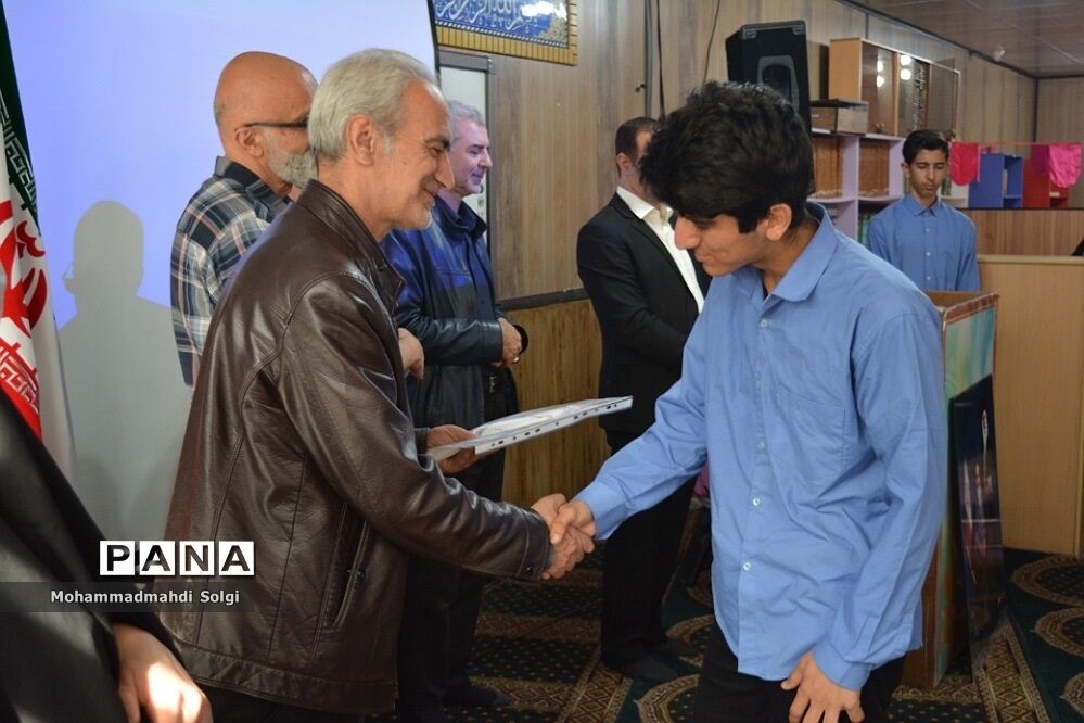 تجلیل از دانش‌آموزان برتر و مقام آور مدرسه شهید کلهر