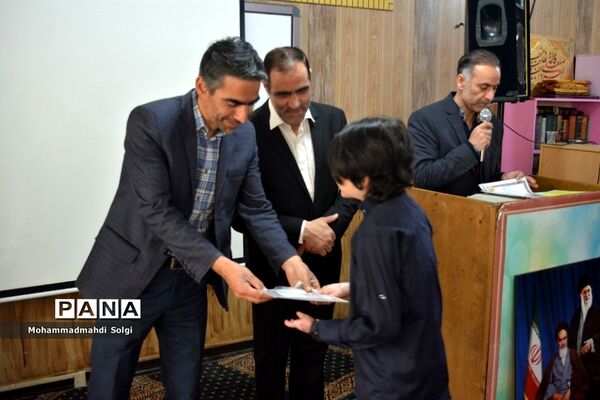 تجلیل از دانش‌آموزان برتر و مقام آور مدرسه شهید کلهر