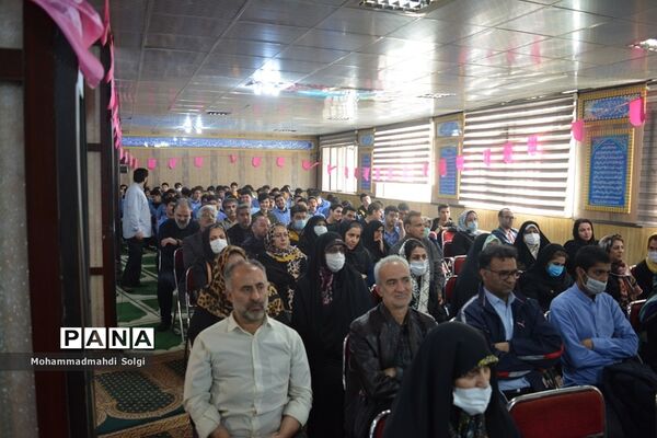 تجلیل از دانش‌آموزان برتر و مقام آور مدرسه شهید کلهر