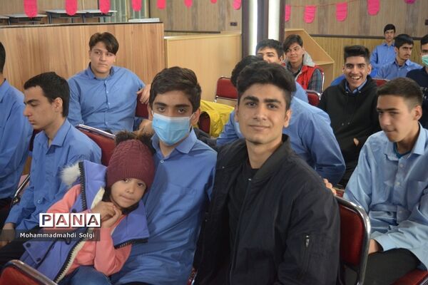 تجلیل از دانش‌آموزان برتر و مقام آور مدرسه شهید کلهر