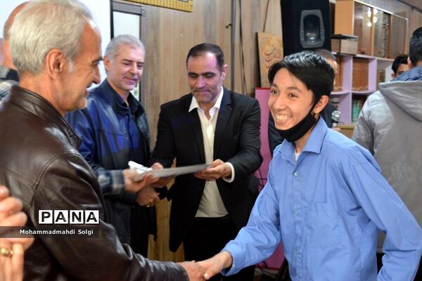 تجلیل از دانش‌آموزان برتر و مقام آور مدرسه شهید کلهر