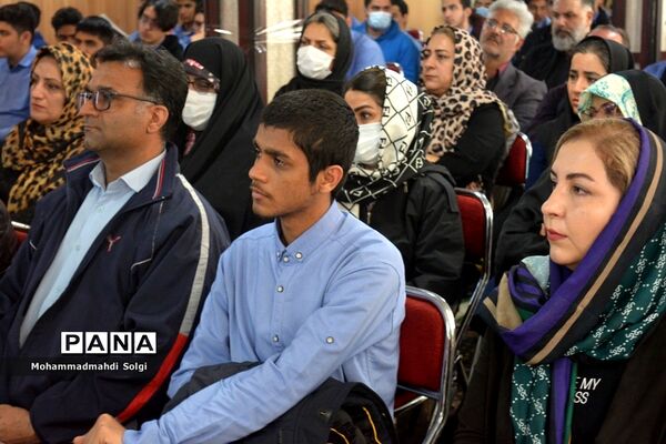 تجلیل از دانش‌آموزان برتر و مقام آور مدرسه شهید کلهر