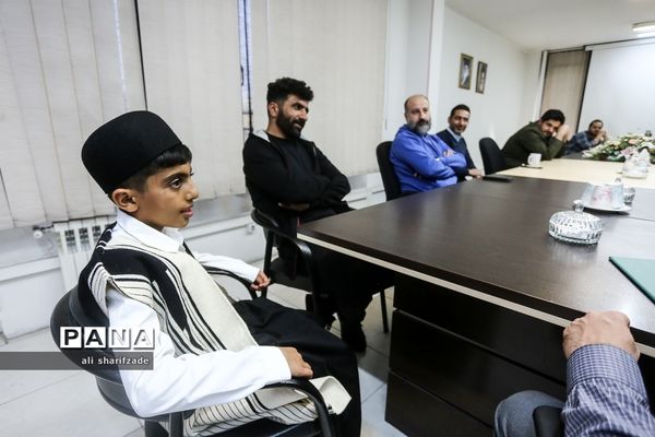 تقدیر مدیرعامل خبرگزاری پانا از فرزین کریمی دانش‌آموز‌ برگزیده جشنواره رسانه‌ای ابوذر