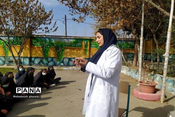 برگزاری کارگاه آموزشی شیمی در دبیرستان نوشین بختیاری بخش جوادآباد