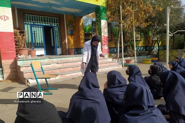 برگزاری کارگاه آموزشی شیمی در دبیرستان نوشین بختیاری بخش جوادآباد