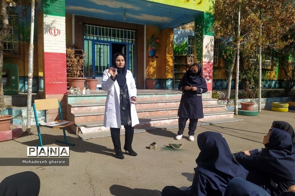 برگزاری کارگاه آموزشی شیمی در دبیرستان نوشین بختیاری بخش جوادآباد