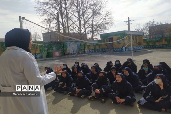 برگزاری کارگاه آموزشی شیمی در دبیرستان نوشین بختیاری بخش جوادآباد