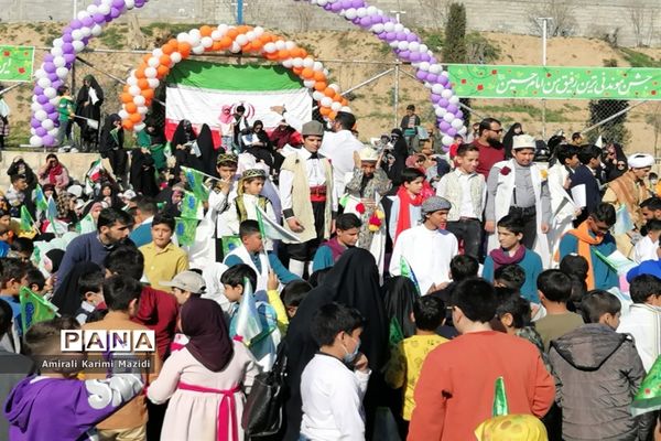 هم خوانی سرودهای زیبای «ذکر جهانی» و «عزیزم حسین2» در بلوار شهید چمران شیراز