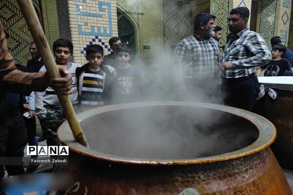 آیین پخت سمنو در مسجدحضرت  رقیه(س) ناحیه 3 شیراز