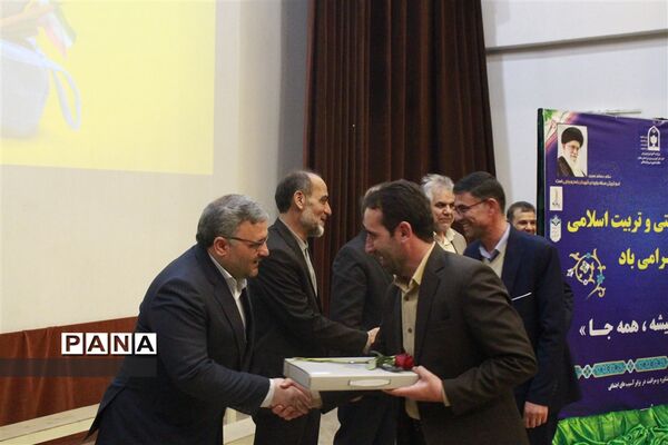 مراسم تجلیل از مربیان پرورشی استان زنجان