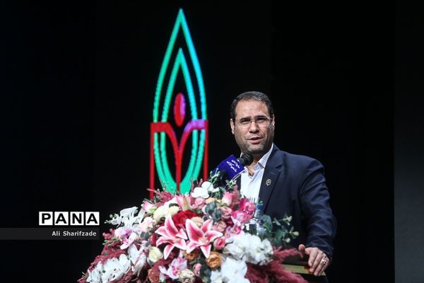 مراسم تجلیل از دانشجو معلمان برتر و سرآمد دانشگاه فرهنگیان