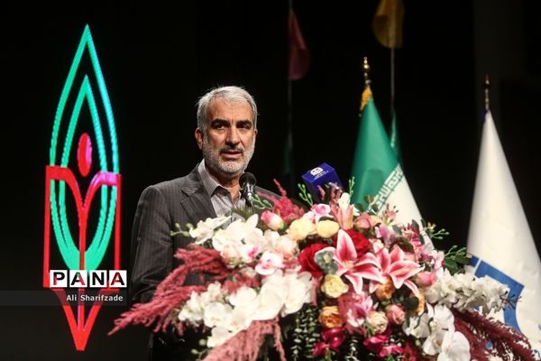 مراسم تجلیل از دانشجو معلمان برتر و سرآمد دانشگاه فرهنگیان