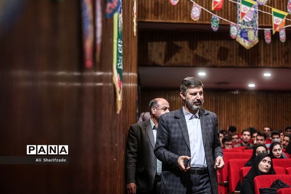 مراسم تجلیل از دانشجو معلمان برتر و سرآمد دانشگاه فرهنگیان