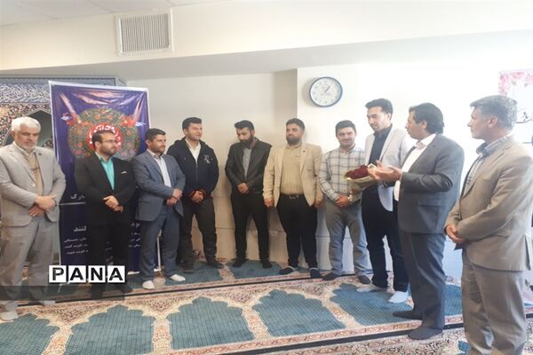 تجلیل ازکارمندان جوان اداره آموزش و پرورش ابرکوه