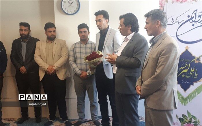 تجلیل از جوان‌ترین کارمندان اداره آموزش وپرورش ابرکوه