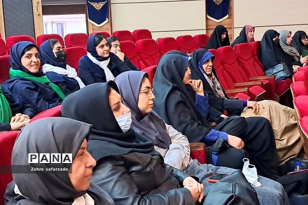 تقدیر از مربیان و معاونان پرورشی در آموزش و پرورش رودهن