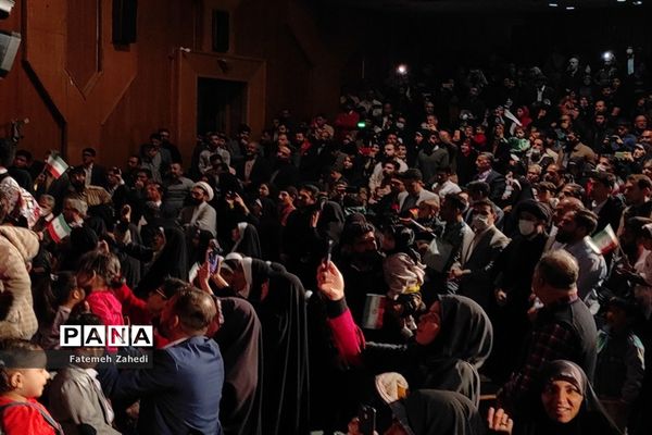 تجلیل از جوانان برگزیده استان فارس همزمان با جشن روز جوان و ولادت حضرت علی اکبر(ع)