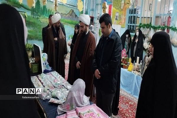 افتتاح نمایشگاه عیدانه بانوان موسسه قرآن و عترت نورالعرش شهرستان فیروزکوه