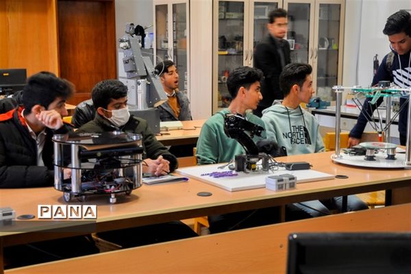 بازدید دانش‌آموزان پایه دوازدهم علامه طباطبایی از دانشگاه بیرجند