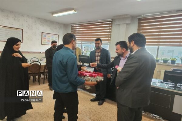 توزیع شیر به‌مناسبت هفته سلامت مردان در اداره آموزش‌ و‌ پرورش پاکدشت
