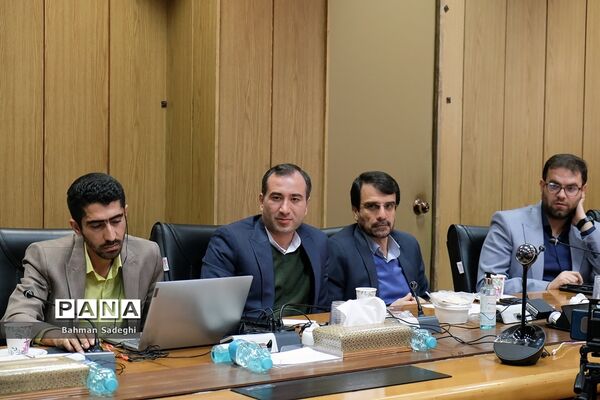 نشست صمیمی وزیر آموزش و پرورش با گروه‌های حوزه مباحث تربیتی