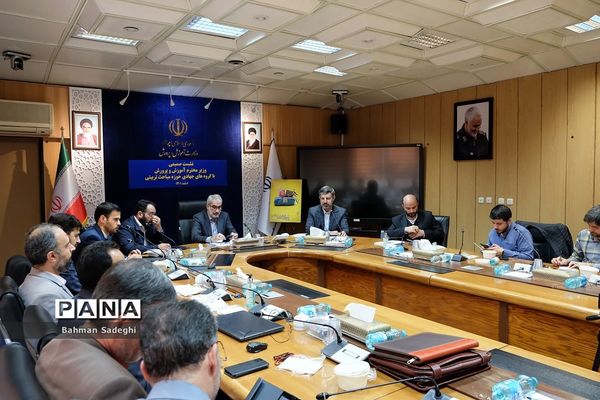 نشست صمیمی وزیر آموزش و پرورش با گروه‌های حوزه مباحث تربیتی