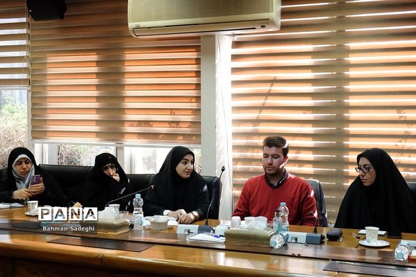 نشست صمیمی وزیر آموزش و پرورش با گروه‌های حوزه مباحث تربیتی