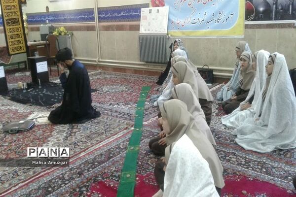 نماز جماعت و آموزش دستورات دینی درآموزشگاه شهید شرافت اسلامشهر