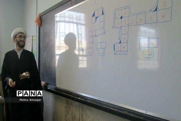 نماز جماعت و آموزش دستورات دینی درآموزشگاه شهید شرافت اسلامشهر