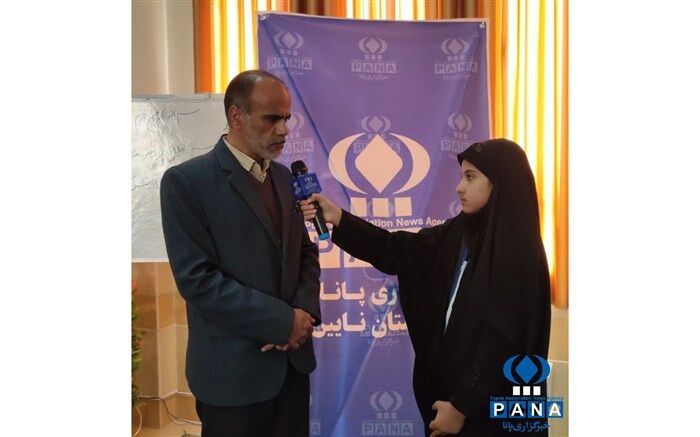 تجلیل از همیاران علم و دانش در دبستان امام رضا (ع) نایین / فیلم