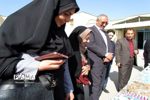 جشن نیکوکاری در دبیرستان دخترانه شاهد قهرمان ایزدی ناحیه 3 شیراز