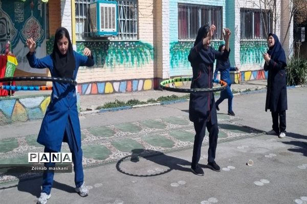 جشن اعیاد شعبانیه و تقدیر از دانش‌آموزان ممتاز در مدرسه شهید قدرت بیگلو ملارد