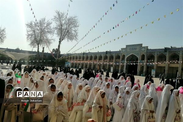برگزاری جشن تکلیف دختران مدارس غیردولتی نواحی چهارگانه شیراز در حرم مطهر شاهچراغ(ع)