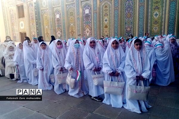 برگزاری جشن تکلیف دختران مدارس غیردولتی نواحی چهارگانه شیراز در حرم مطهر شاهچراغ(ع)