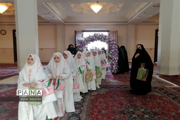 برگزاری جشن تکلیف دختران مدارس غیردولتی نواحی چهارگانه شیراز در حرم مطهر شاهچراغ(ع)