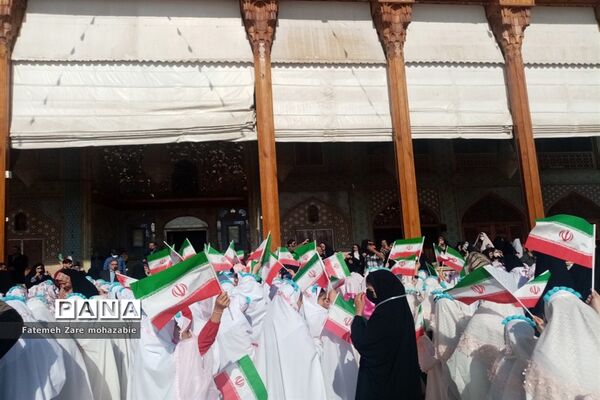 برگزاری جشن تکلیف دختران مدارس غیردولتی نواحی چهارگانه شیراز در حرم مطهر شاهچراغ(ع)