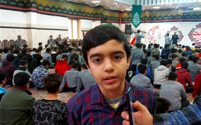 همه‌ دانش‌آموزان را به جشن نیمه‌ شعبان دعوت میکنم