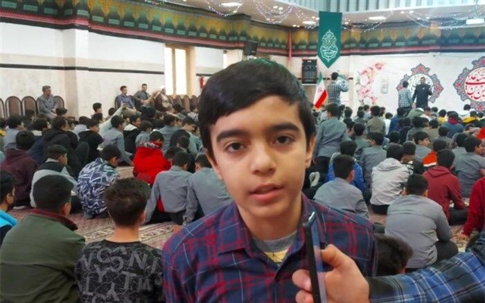همه‌ دانش‌آموزان را به جشن نیمه‌ شعبان دعوت میکنم