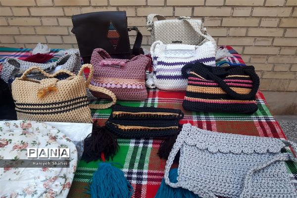 نمایشگاه دست‌ساخته و فروش محصولات پژوهش‌سرای‌جابربن‌حیان ناحیه یک شیراز