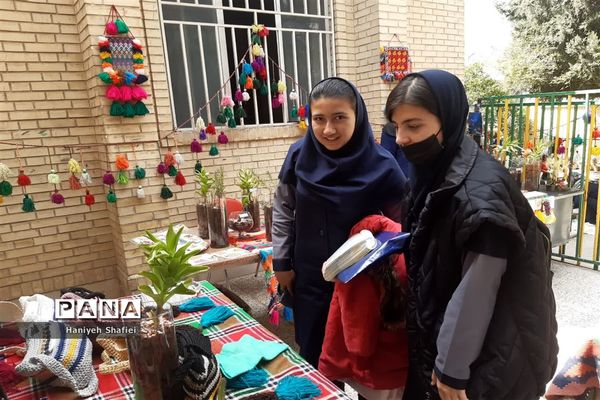 نمایشگاه دست‌ساخته و فروش محصولات پژوهش‌سرای‌جابربن‌حیان ناحیه یک شیراز