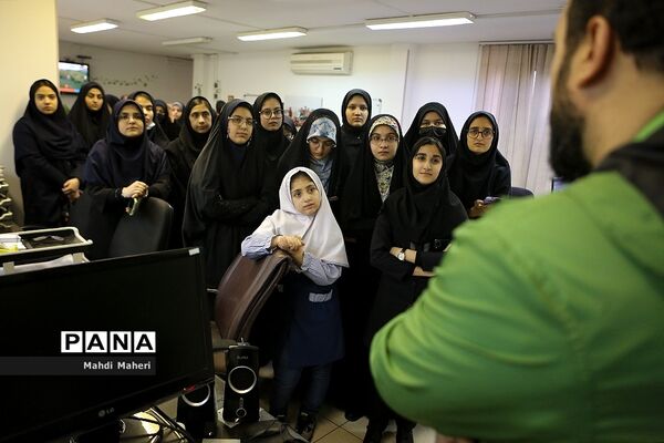 بازدید و آموزش ده‌ها دانش‌آموز خبرنگار از خبرگزاری پانا در هفته تربیتی