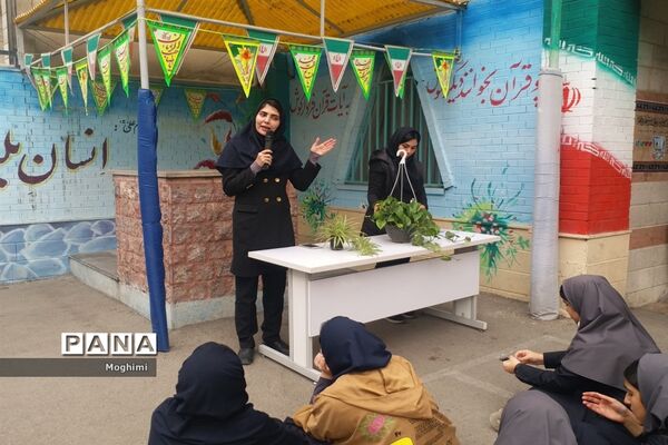 آموزش کاشت و نگهداری گیاهان آپارتمانی در دبیرستان نرجس منطقه ۱۳