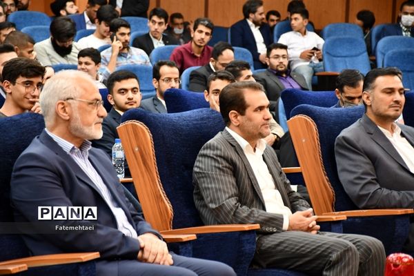 نشست صمیمی استاندار خوزستان با جوانان فرهیخته